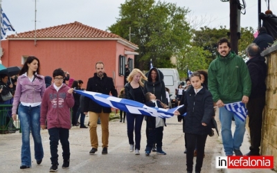 Με βροχερό καιρό η παρέλαση της 25ης Μαρτίου στις Κεραμειές (εικόνες)