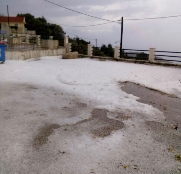 Το 'στρωσε... χαλάζι στα Δαμουλιανάτα (εικόνες)