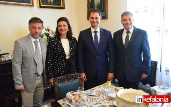 Ο Υπουργός Τουρισμού Χάρης Θεοχάρης στο Ηγουμενείο του Αγίου Γερασίμου! (εικόνες)