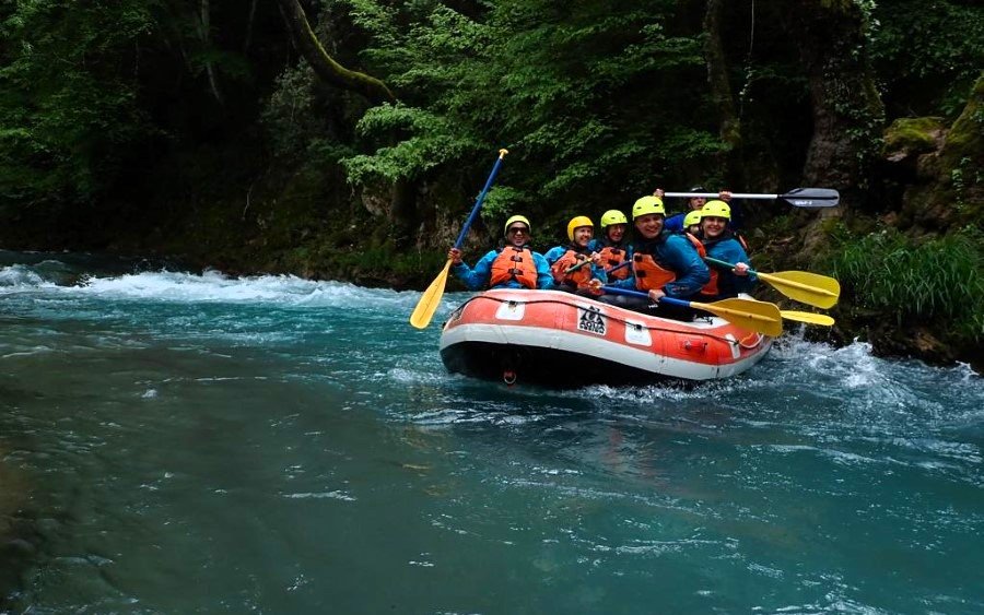 Η Ορειβατική Λέσχη Κεφαλονιάς απόλαυσε μοναδικές στιγμές rafting στον Λούσιο ποταμό