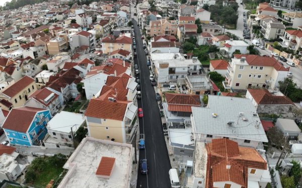 Σε πλήρη εξέλιξη η εκτεταμένη ασφαλτόστρωση στο Αργοστόλι (Εικόνες από ψηλά)