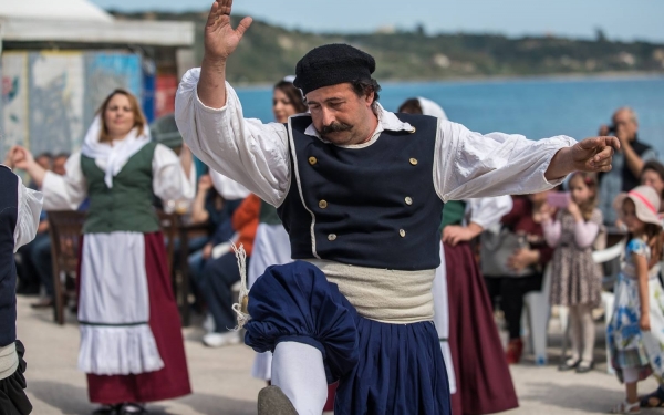 Κυριακή των Βαϊων στον Κατελειό με χορούς και τραγούδια (εικόνες)