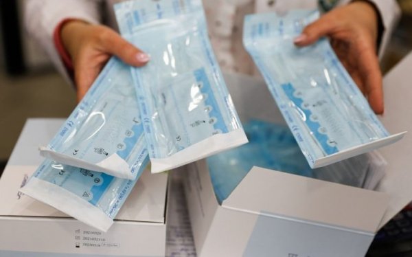 Self test στα φαρμακεία από Τετάρτη: Πως θα τα πάρουν μαθητές και εκπαιδευτικοί