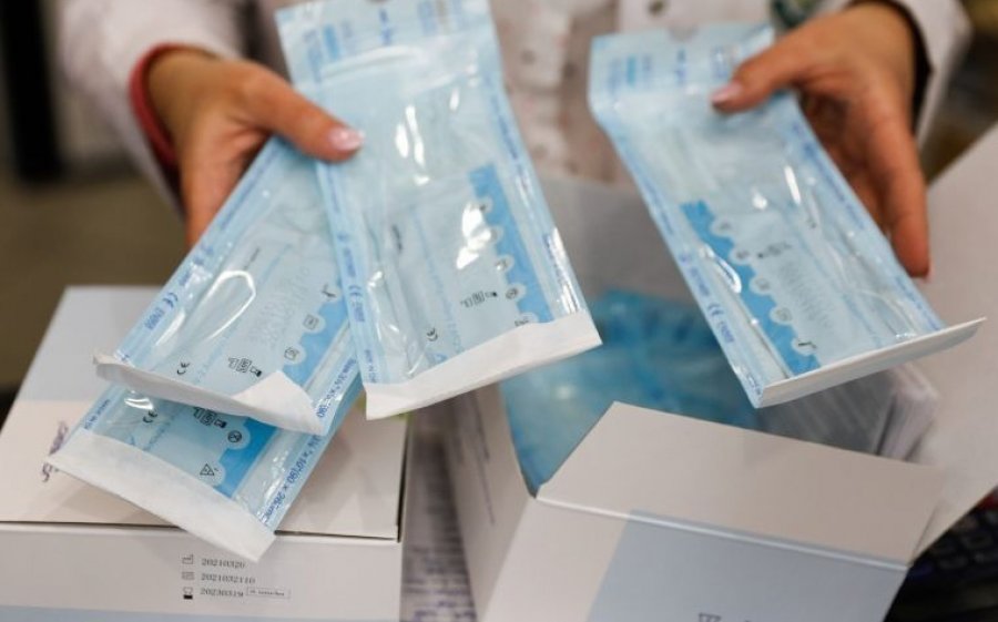 Self test στα φαρμακεία από Τετάρτη: Πως θα τα πάρουν μαθητές και εκπαιδευτικοί