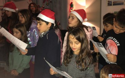 Περατάτα: Όμορφες ''ζεστές'' στιγμές στην φωταγώγηση του Χριστουγεννιάτικου δέντρου (video)