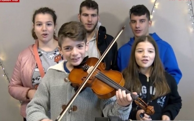 Καλά Χριστούγεννα από τα παιδιά μας (VIDEO)