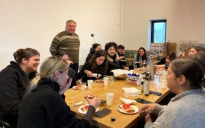 Τι έμαθαν οι φοιτητές Τροφίμων μέσα σε ένα ελαιουργείο της Κεφαλονιάς – Μια εμπειρία γεμάτη γεύση και γνώση