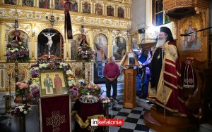 Πλήθος πιστών στον Εσπερινό του Αγίου Ελευθερίου στο Αργοστόλι