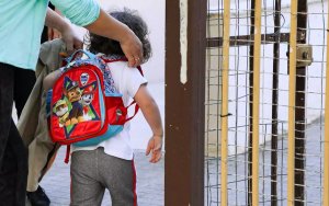 Αλλάζει το πρωτόκολλο για τα σχολεία – Κεραμέως: Περισσότερα εργαστηριακά τεστ και μάσκα παντού