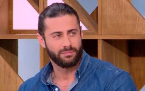Σε σχέση με κούκλα κεφαλονίτισσα ο Κωνσταντίνος Βασσάλος