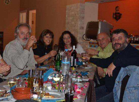 Ποιά γιόρτασε χθες στην ταβέρνα "Ναυτίλος" στη Σκάλα;