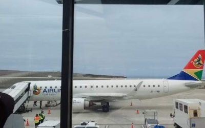 Αγία Ελένη: Το «πιο άχρηστο αεροδρόμιο» στον κόσμο υποδέχθηκε την πρώτη του εμπορική πτήση [εικόνες]