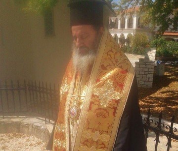 Τρισάγιο στον τάφο του μακαριστού Mητροπολίτου Κεφαλληνίας από τον Επίσκοπο Κερνίτσης κ. Χρύσανθο