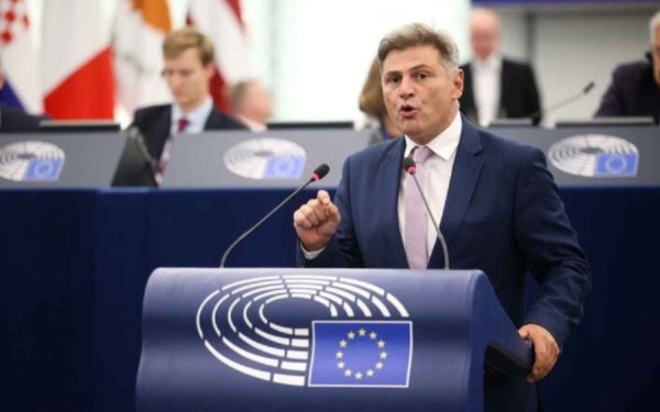 Φαραντούρης: Σημαντική νίκη στο Ευρωκοινοβούλιο για τα Γενετικά Τροποποιημένα Προϊόντα