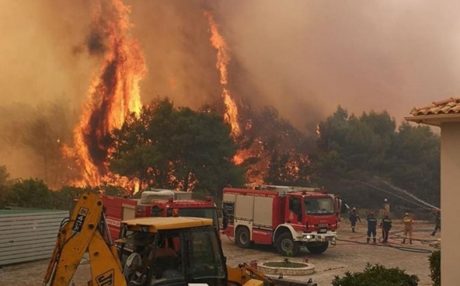 Σε ύφεση η μεγάλη φωτιά σε Κερί – Αγαλά – Δεν έχει τεθεί υπό έλεγχο