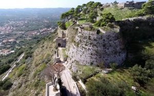 Εφορεία Αρχαιοτήτων Κεφαλληνίας-Ιθάκης: Ξεκινάει η αποκατάσταση του χώρου του Κάστρου Αγίου Γεωργίου που επλήγη από τον &quot;Ιανό&quot;