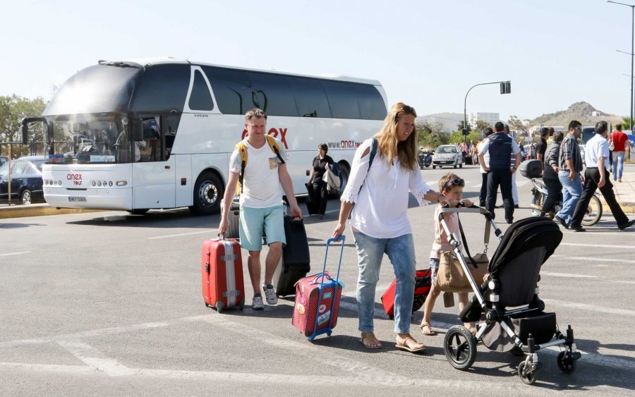 Mειώνονται τα Tέλη Kυκλοφορίας για τα τουριστικά λεωφορεία