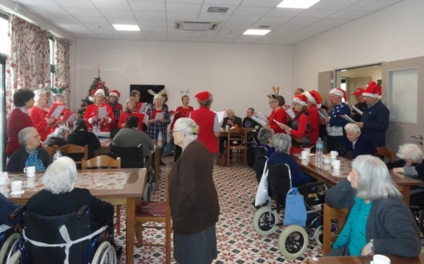 Οι Άγγλοι της Κεφαλονιάς επισκέφτηκαν το Γηροκομείο Ληξουρίου