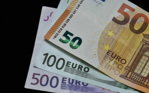 Απόψε μπαίνουν τα αναδρομικά των επικουρικών – Όλα τα ποσά