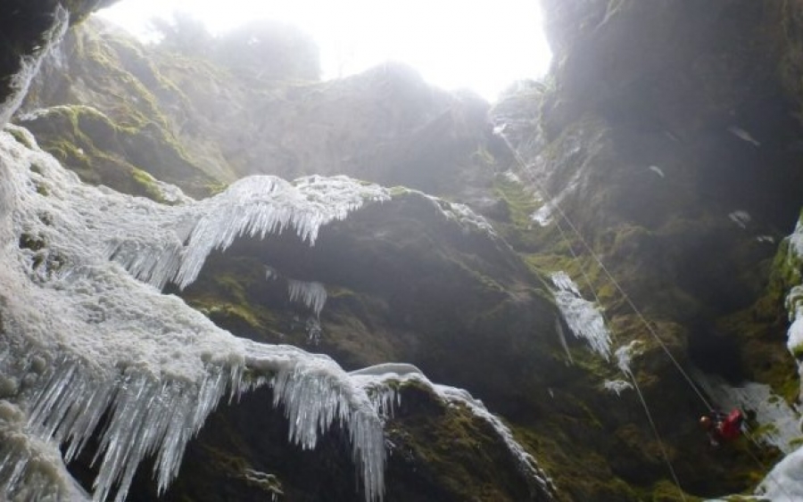 O νοτιότερος παγετώνας της Ευρώπης σε σπήλαιο του Παρνασσού!