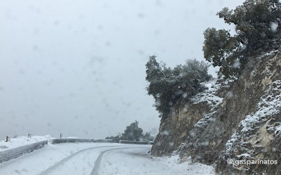 Ενημέρωση για χιονόπτωση στον δρόμο του Αίνου