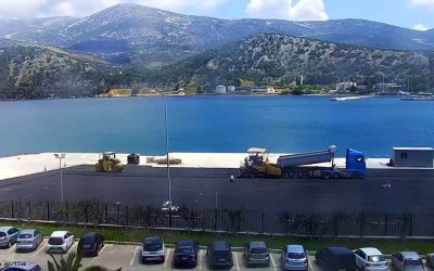Συνεχίζεται η ασφαλτόστρωση στο λιμάνι Αργοστολίου (video)