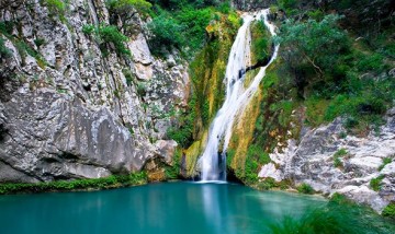 Η «Γαλάζια Λίμνη» της Ελλάδας -Ο εξωτικός παράδεισος με τις φυσικές πισίνες και τους καταρράκτες στην καρδιά της Πελοποννήσου [εικόνες]
