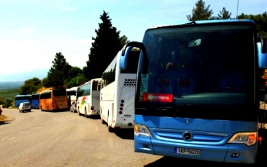 Παρέμβαση Θεοχάρη για ένταξη στο ΕΣΠΑ τουριστικών γραφείων και λεωφορείων