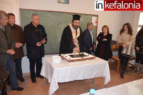 Έκοψαν την πίτα τους οι ενορίτες της Μητρόπολης