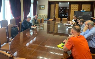 Επίσκεψη του Γ.Γ. Κρατικής Αρωγής Πέτρου Καμπούρη – Συζήτηση για τις ζημιές και τα έργα αποκατάστασης σε Κεφαλονιά & Ιθάκη