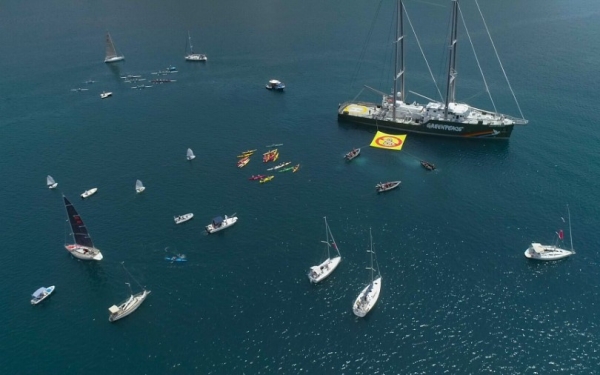 Greenpeace : Θερμή υποδοχή του Rainbow Warrior στην Κεφαλονιά
