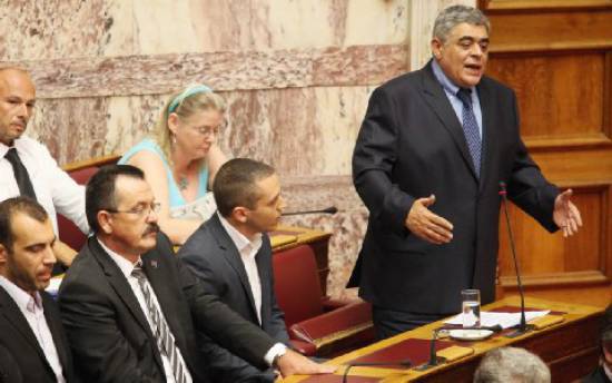 "ΝΑΙ" από τη Χρυσή Αυγή στην πρόταση εξεταστικής επιτροπής για το μνημόνιο