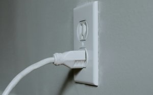 Σε ισχύ τα πρώτα δυναμικά τιμολόγια ρεύματος: Ποιες ώρες είναι λιγότερο το κόστος