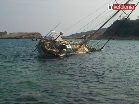 Ιστιοπλοϊκό εξώκειλε στα Σπαρτιά