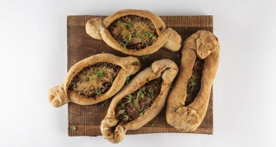 Πεϊνιρλί με κιμά από τον Άκη Πετρετζίκη