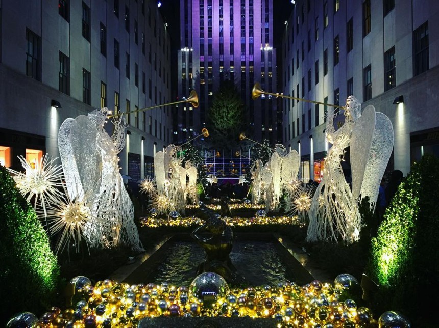 Rockefeller Center: Η καρδιά της Νέας Υόρκης φόρεσε τα γιορτινά της