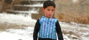 Ο Μέσι θα συναντήσει τον μικρό Αφγανό που έφτιαξε τη φανέλα του από σακούλες [εικόνες]