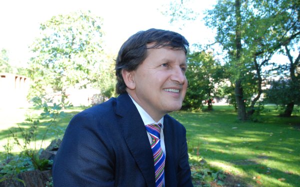 Ποιος κρύβεται πίσω από την εντυπωσιακή θαλαμηγό που μαγνητίζει τα βλέμματα στο Αργοστόλι;