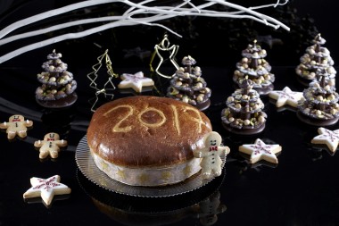 Η Ένωση Α.μεΑ. "ΥΠΕΡΙΩΝ" κόβει την Βασιλόπιτα της