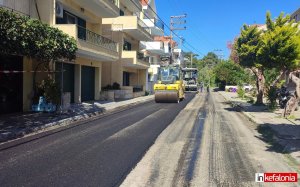 Αργοστόλι: &#039;&#039;Πέφτει&#039;&#039; άσφαλτος στην οδό Ελληνικού Ερυθρού Σταυρού - Συνεχίζεται το σημαντικό έργο οδοποιίας (εικόνες/video)
