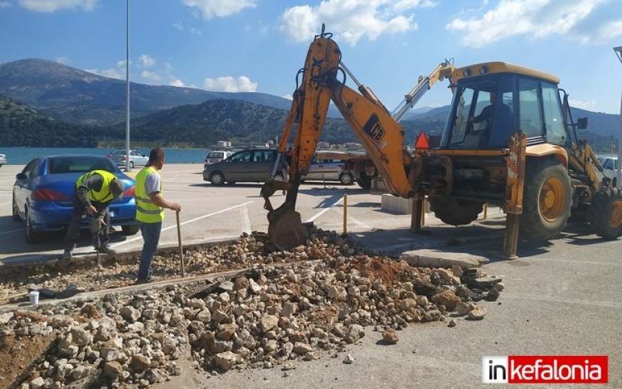 Οι παρεμβάσεις συνεχίζονται στην παραλία του Αργοστολίου – Πεζοδρόμιο εν όψει! (εικόνες)