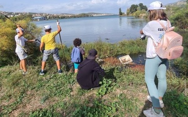 Δράση καθαρισμού στον Κούταβο από το φροντιστήριο ΟΡΙΖΟΝΤΕΣ & την Enaleia