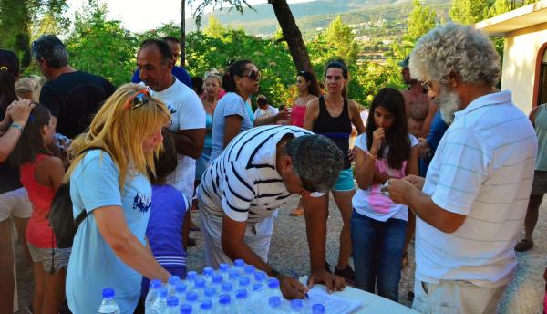 Έτρεξαν, υπέγραψαν, διαμαρτυρήθηκαν για το Τραπεζάκι (εικόνες + video)