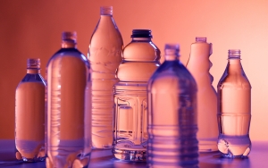 Τι να κοιτάτε πάντα στα πλαστικά μπουκάλια νερού