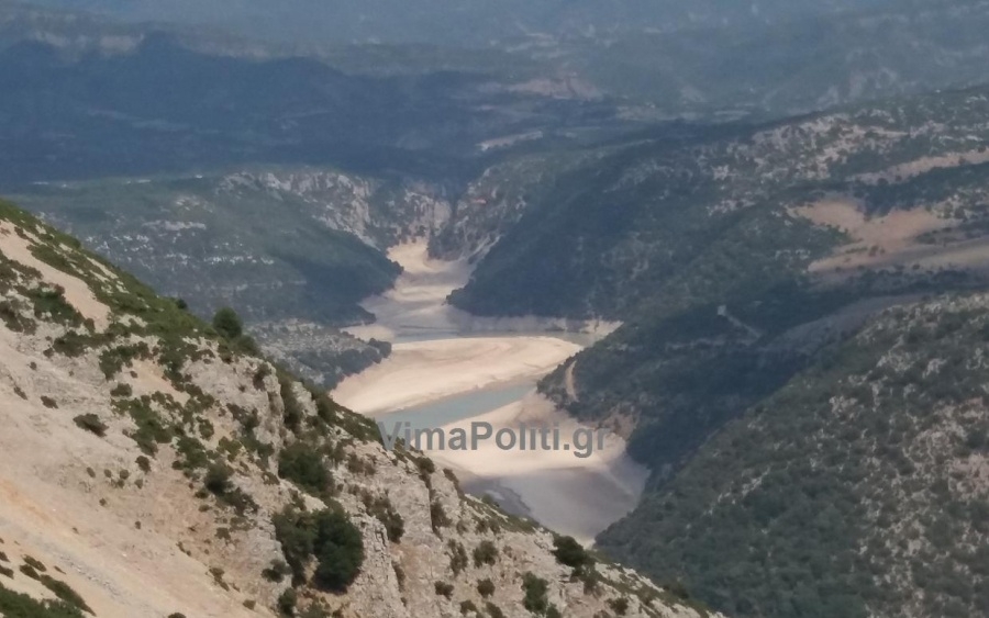 Σπάνιο φαινόμενο: Στέρεψε ο Αχελώος [εικόνα]