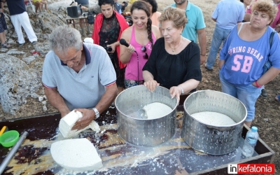 Παραδοσιακό και νόστιμο βαρελίσιο τυρί από επιδέξιους Δηλινάδες τυροκόμους (εικόνες/video)