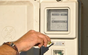 ΥΠΕΝ: Ειδικό βοήθημα επανασύνδεσης με το δίκτυο ηλεκτρικής ενέργειας