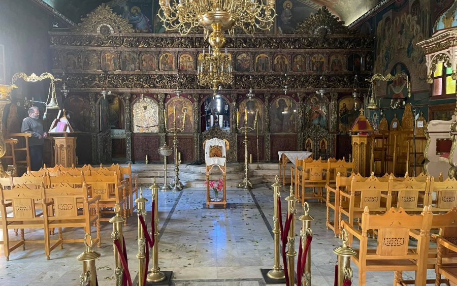Άγιος Σπυρίδωνας Αργοστολίου: Πεντηκοστή - Σήμερα ρίχνονται δάφνες στους ναούς (εικόνες)