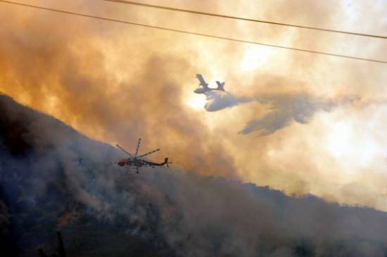Κόλαση φωτιάς – Εκκενώθηκαν 4 οικισμοί στα Χανιά – Καίνε δύο μέτωπα στην Πάτρα