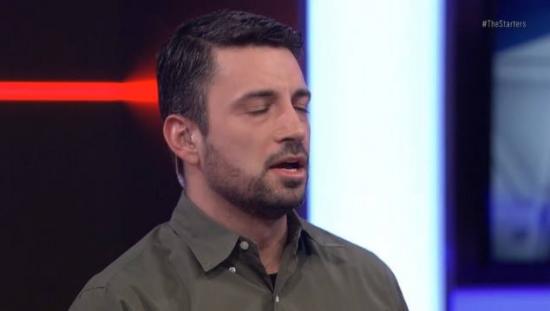 Παρουσιαστής τραγούδησε τον Ελληνικό Εθνικό ύμνο στη διάρκεια της εκπομπής The Starters του NBA.com! (απίστευτο video)